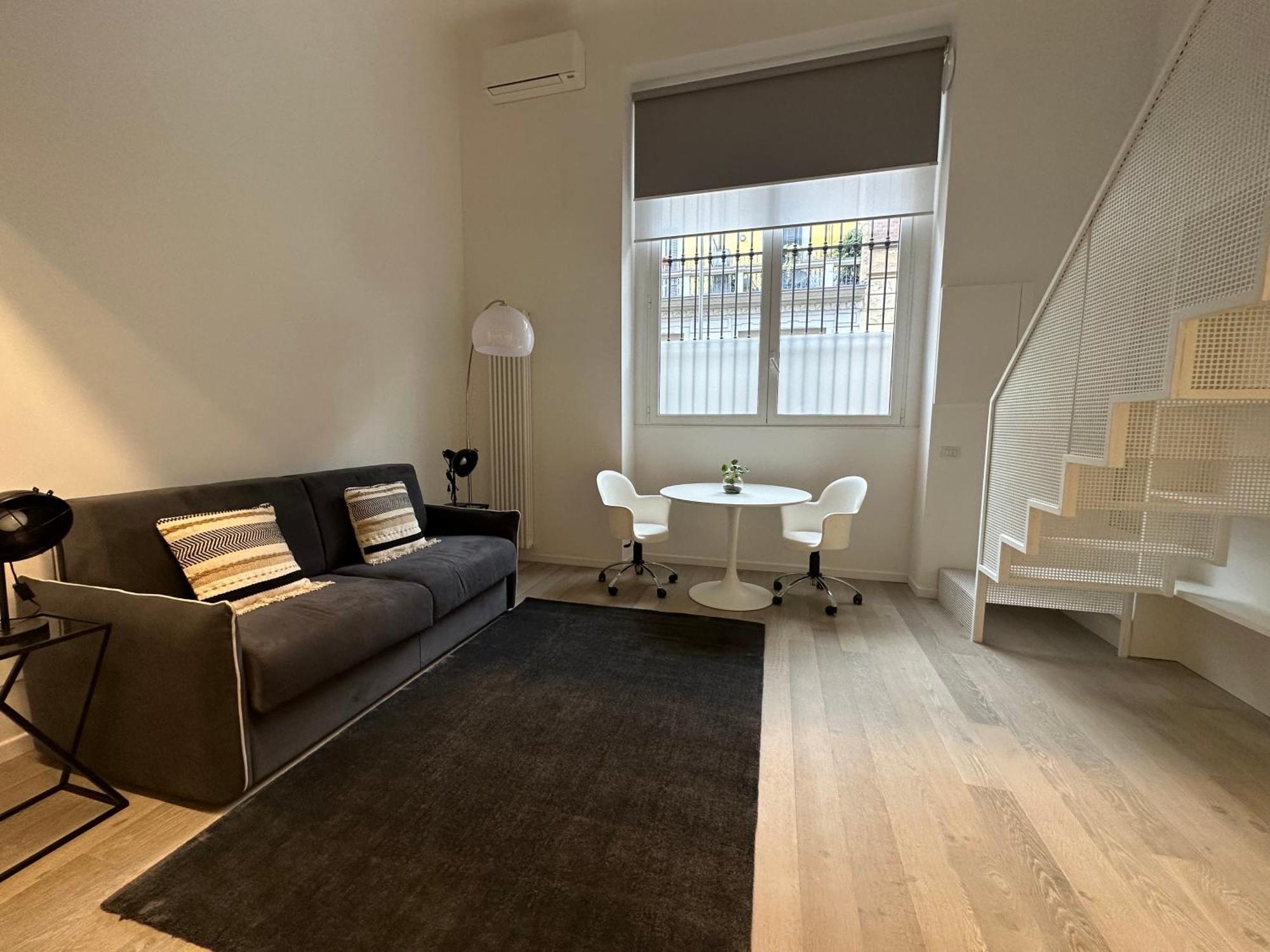White In Apartment Mailand